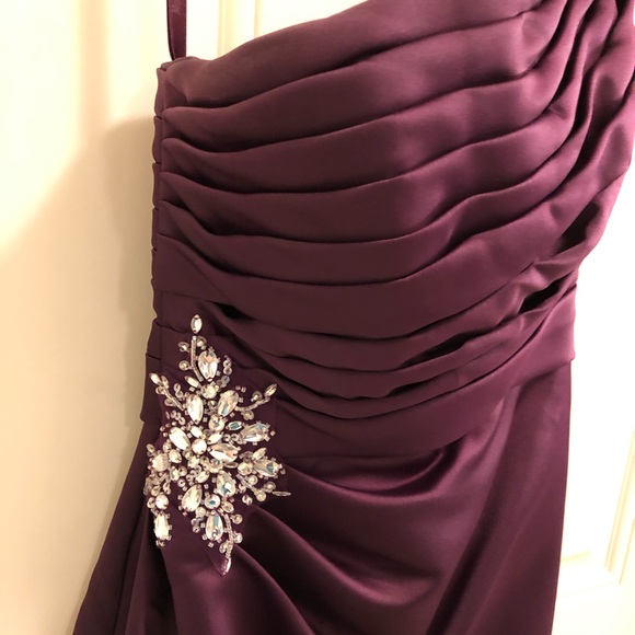 Plum Mari Lee bridesmaid dress size 4 - Picture 3 of 8